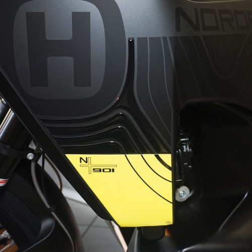 Pegatinas 3D Deflectores laterales de depósito compatibles con Husqvarna Norden 901