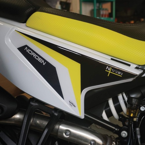 Adesivi 3D Fianchi laterali coda compatibili con Husqvarna Norden 901