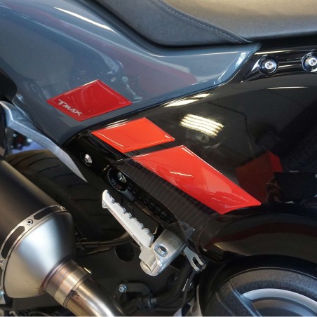 Adesivi 3D Protezione pedane piedi passeggero compatibili con Yamaha Tmax 2022