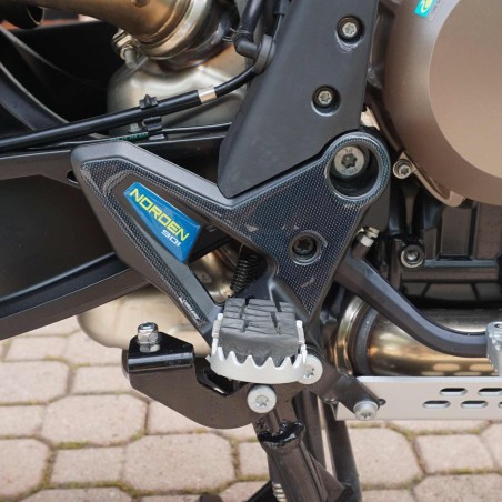 Adesivi 3D Protezioni Battitacco moto compatibili con Husqvarna Norden 901 2023