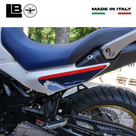 Adesivi 3D protezioni fianchetti coda moto compatibili con Honda Transalp 2023