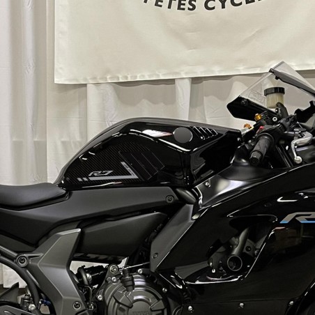 Adesivi 3D protezioni laterali serbatoio compatibili con Yamaha R7 2021-2022