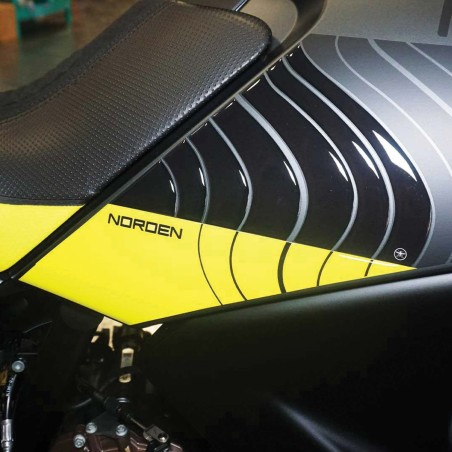 Adesivi 3D Protezioni laterali serbatoio compatibili con Husqvarna Norden 901