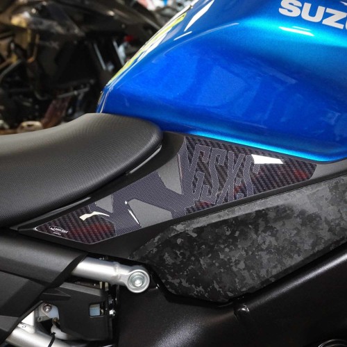 Adesivi 3D Protezioni Laterali sottosella compatibili con Suzuki GSX-S 1000 2021