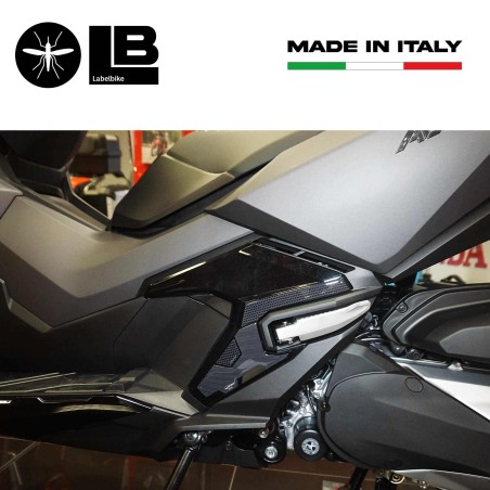 Adesivi 3D Protezioni pedane poggiapiedi compatibili con Honda ADV350 2022-2023
