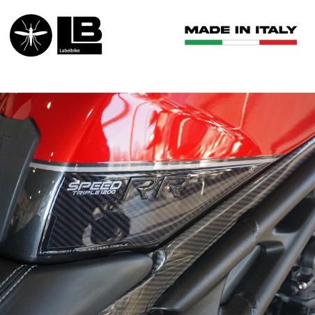 Adesivi 3D Serbatoio Laterali compatibili con Triumph Speed Triple 1200 RR