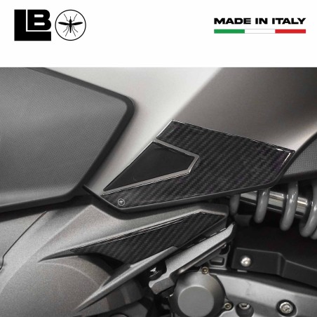 Adesivi Protezioni poggiapiedi posteriori compatibili con Kymco Ak550 Premium