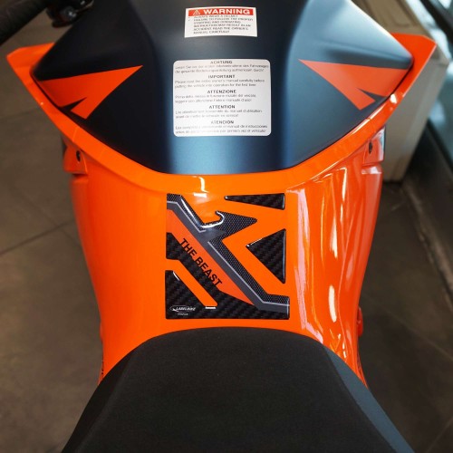 Adesivo 3D Paraserbatoio BASSO compatibile con moto KTM 1290 Super Duke R 2021