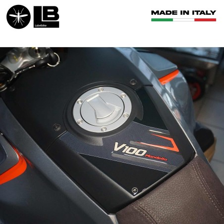 Adesivo 3D Paraserbatoio compatibile con Moto Guzzi V100 Mandello 2022 - 2023
