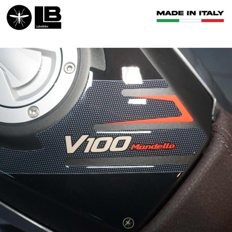 Adesivo 3D Paraserbatoio compatibile con Moto Guzzi V100 Mandello 2022 - 2023