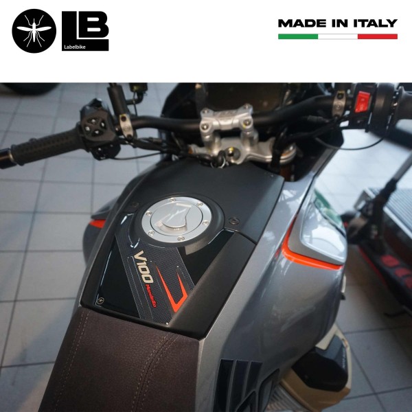 Adesivo 3D Paraserbatoio compatibile con Moto Guzzi V100 Mandello 2022 - 2023