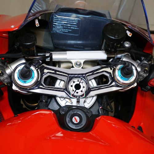 Adesivo 3D Piastra Forcella Sterzo compatibile con Ducati Panigale V4 2018-2024