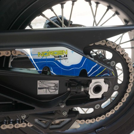 Adesivo 3D Protezione cinghia moto compatibile con Husqvarna Norden 901 2023