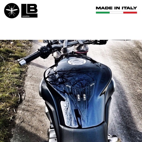 PARASERBATOIO ADESIVO SERBATOIO in RESINA 3D compatibile MOTO YAMAHA MT-01 kodo 2