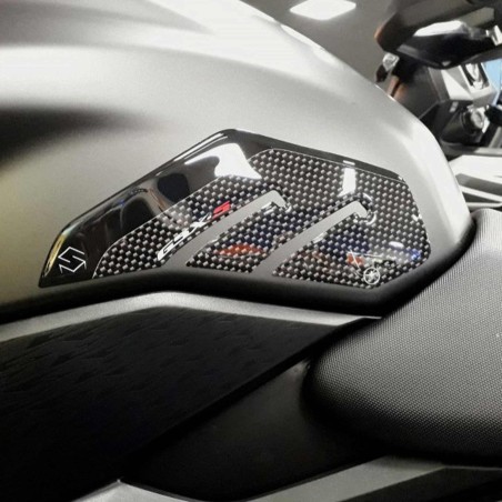 2 ADESIVI 3D PROTEZIONI LATERALI COMPATIBILI x MOTO SUZUKI GSXS GSX-S 750 Carbon