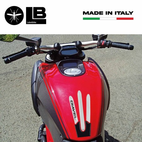 PARASERBATOIO ADESIVO 3D RESINA CARBONIO compatibile per MOTO DUCATI DIAVEL New